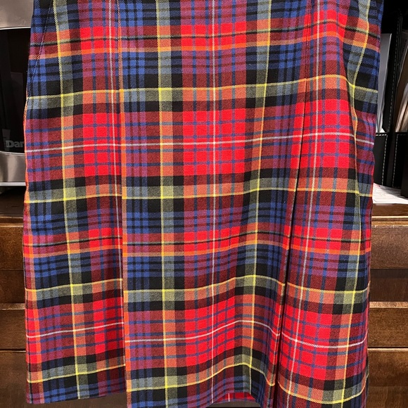 Red tartan skirt with pockets - Picture 1 of 5